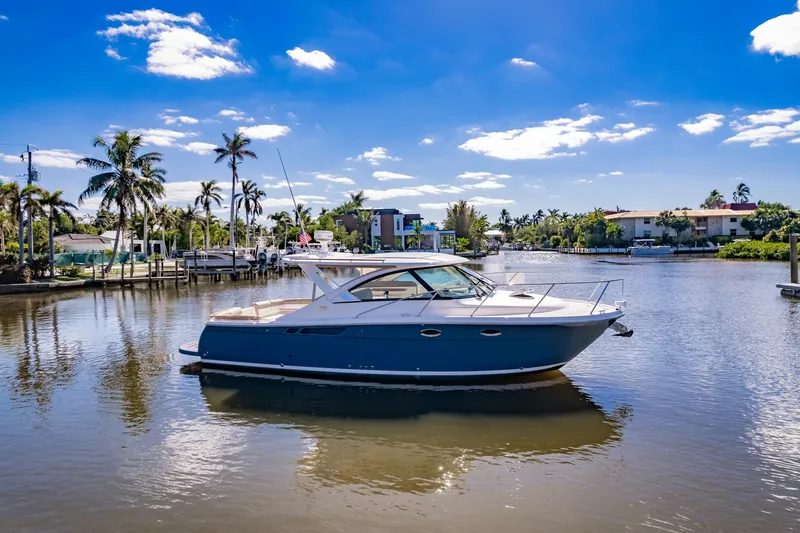 Slide: The Image of Tiara 3100 Coronet 2015 - 5594944