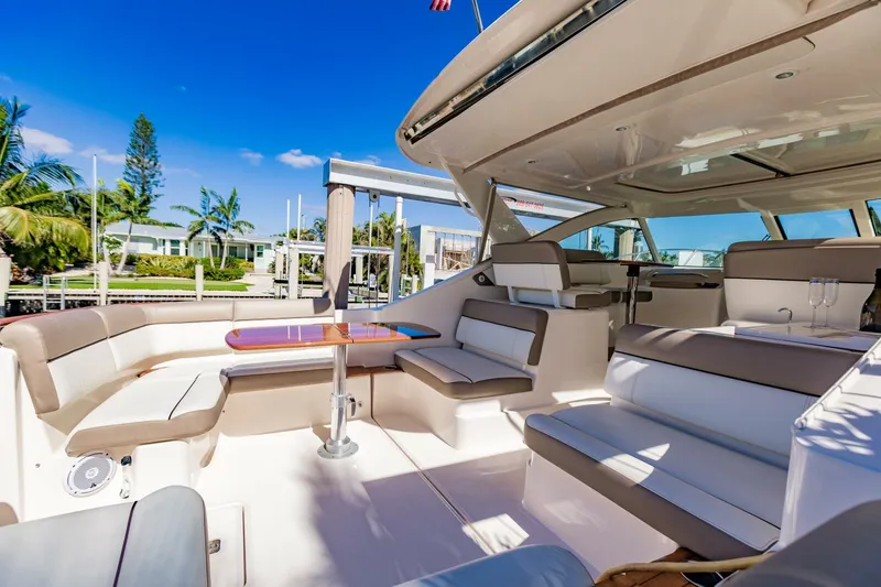 Slide: The Image of Tiara 3100 Coronet 2015 - 5595072