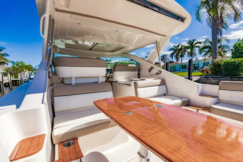 Slide: The Image of Tiara 3100 Coronet 2015 - 5595075