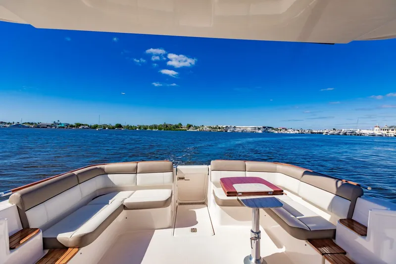 Slide: The Image of Tiara 3100 Coronet 2015 - 5595082