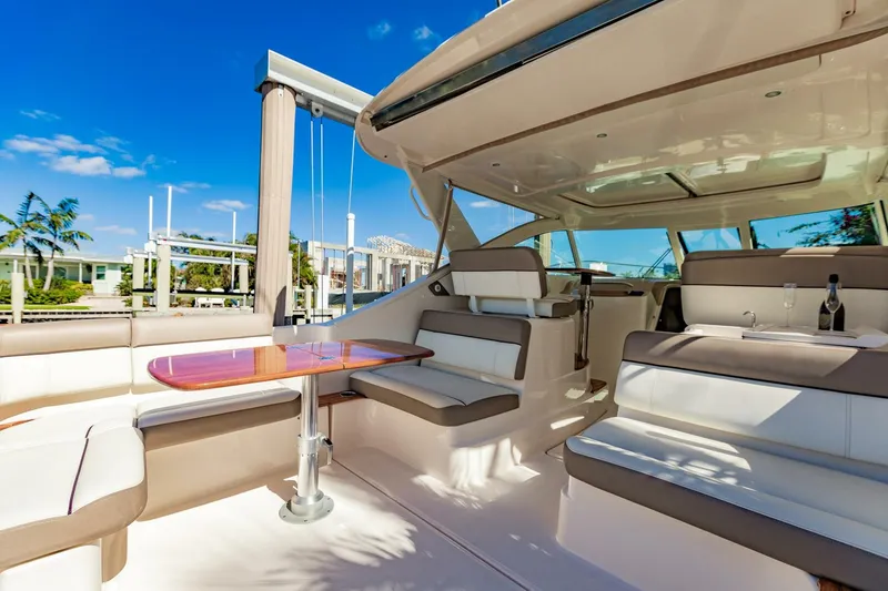 Slide: The Image of Tiara 3100 Coronet 2015 - 5595084