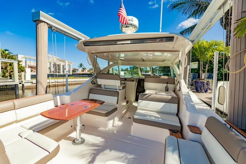 Slide: The Image of Tiara 3100 Coronet 2015 - 5595085