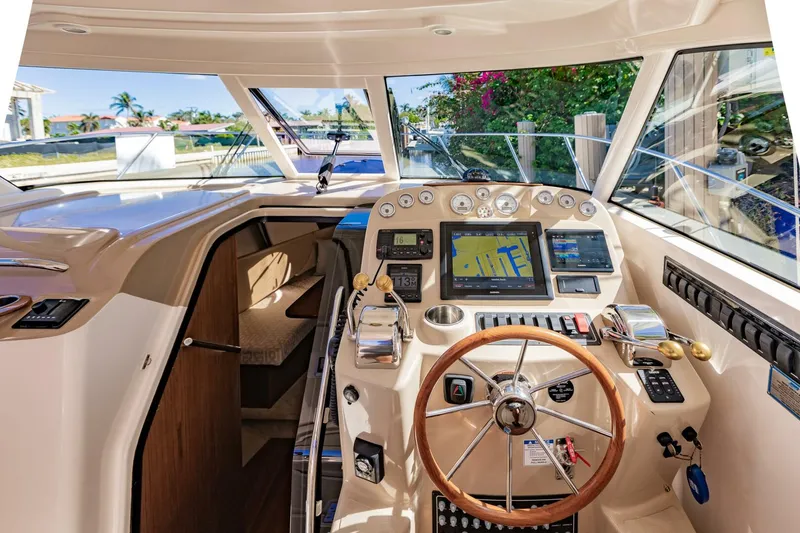 Slide: The Image of Tiara 3100 Coronet 2015 - 5595088