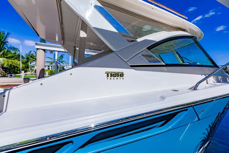 Slide: The Image of Tiara 3100 Coronet 2015 - 5595066