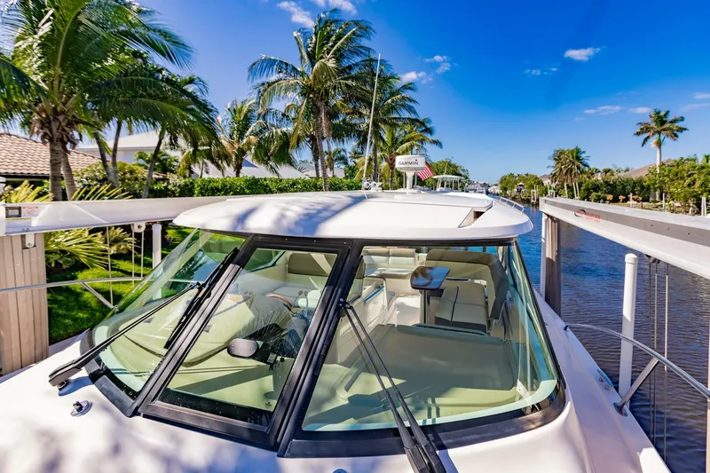 Slide: The Image of Tiara 3100 Coronet 2015 - 5595070