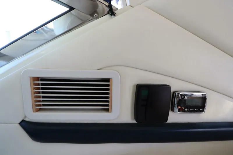 Slide: The Image of Sea Ray 420 Sundancer 2004 - 5595332