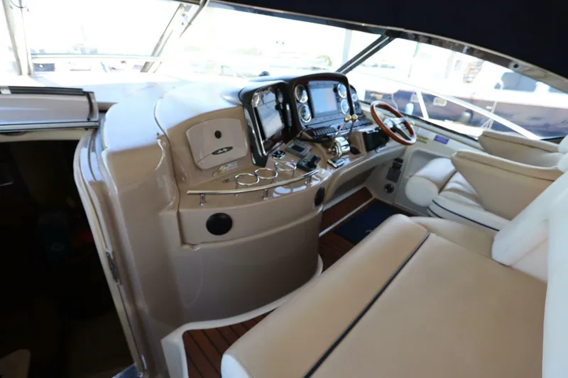 Slide: The Image of Sea Ray 420 Sundancer 2004 - 5595342