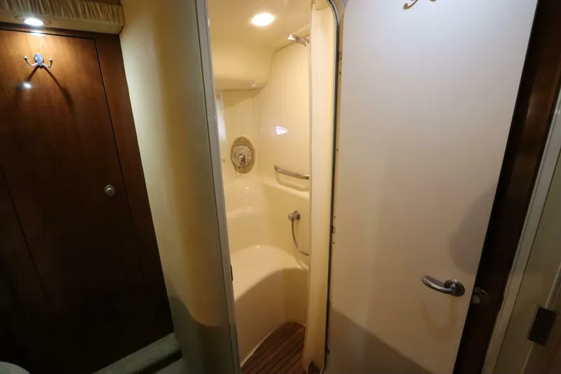 Slide: The Image of Sea Ray 420 Sundancer 2004 - 5595395