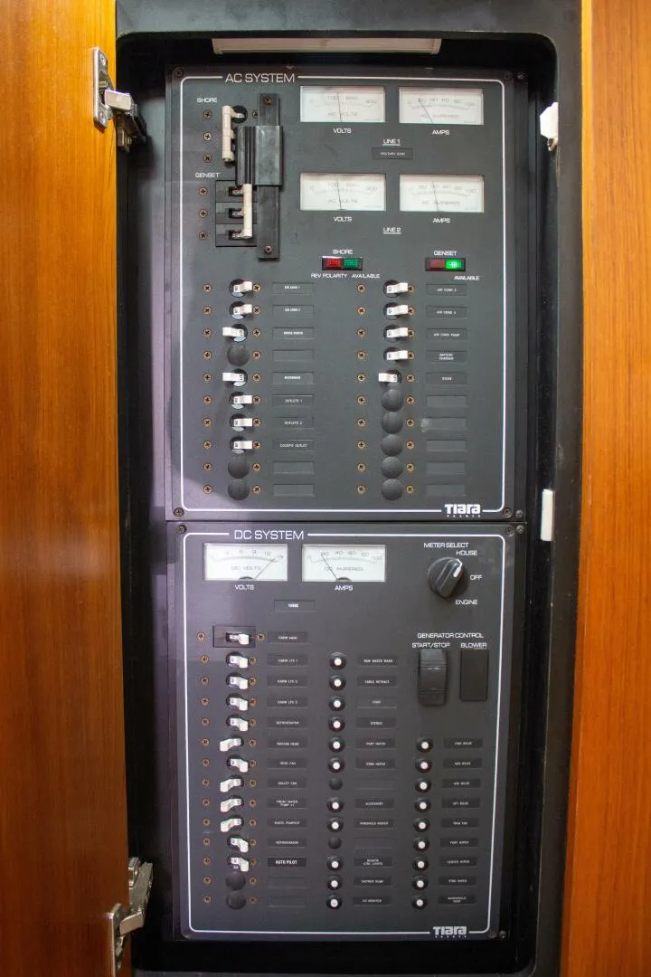 Slide: The Image of Tiara 3900 Sovran 2007 - 5596347