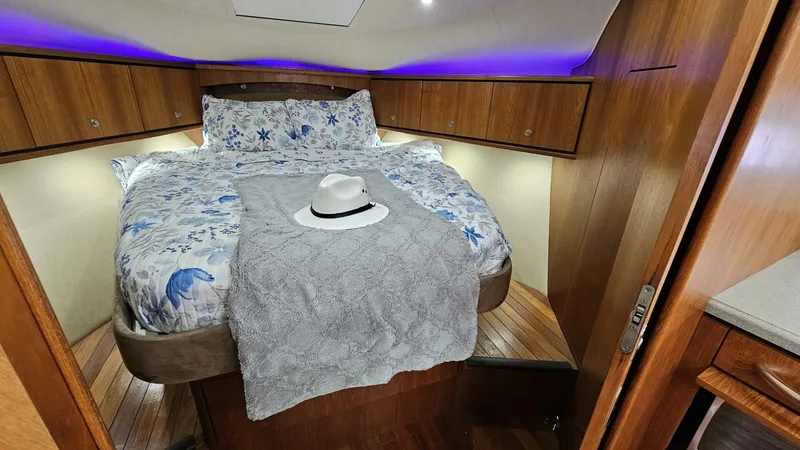 Slide: The Image of Tiara 3900 Sovran 2007 - 5599341