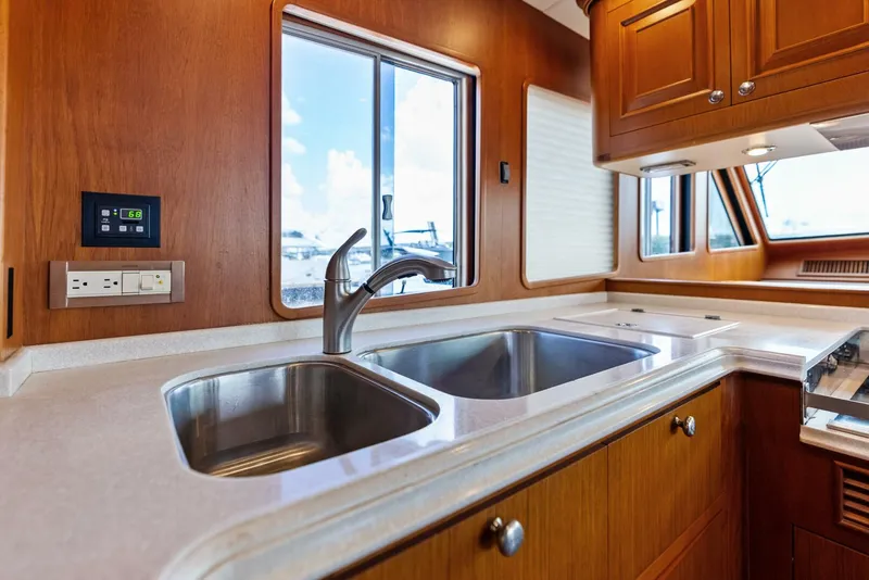 Slide: The Image of Grand Banks 72 Aleutian RP 2005 - 5818264