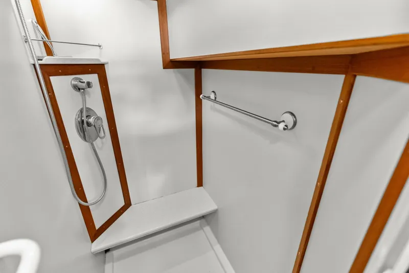 Slide: The Image of Grand Banks 72 Aleutian RP 2005 - 5818301