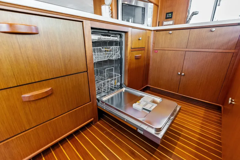 Slide: The Image of Grand Banks 72 Aleutian RP 2005 - 5818262