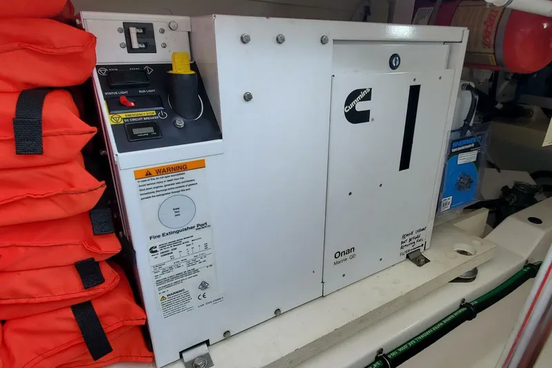 Slide: The Image of Tiara 38 LS 2021 - 5626413