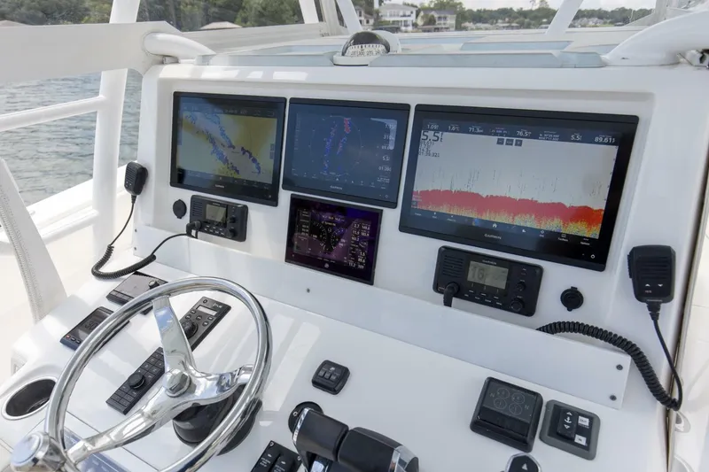 Slide: The Image of 2020 Invincible 39 Open Fisherman Helm And Electronics (6) - 5598187