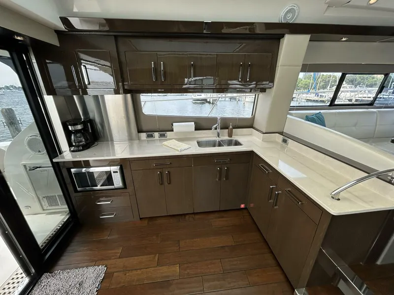 Slide: The Image of Carver 52 Coupe 2018 - 5877541