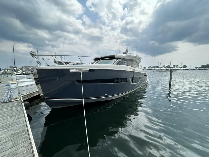 Slide: The Image of Carver 52 Coupe 2018 - 5877536