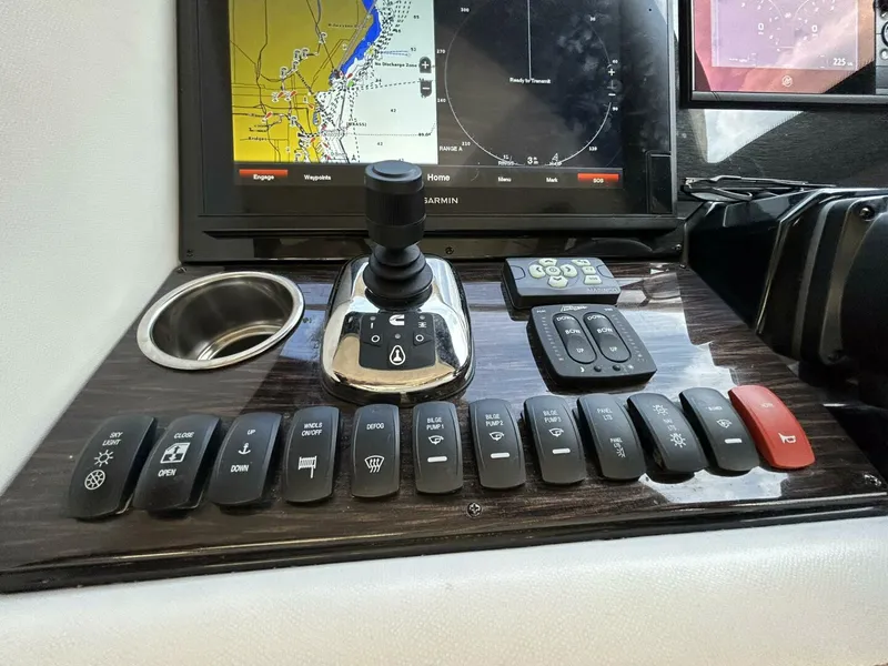 Slide: The Image of Carver 52 Coupe 2018 - 5877513