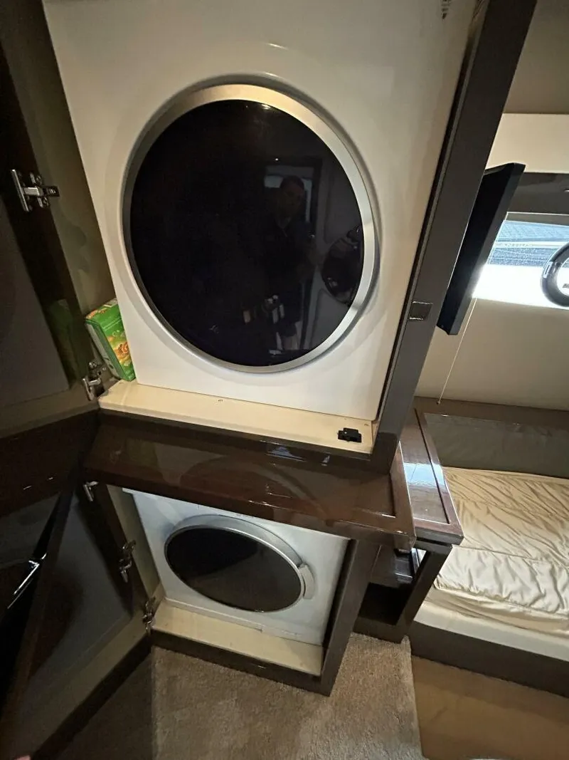 Slide: The Image of Carver 52 Coupe 2018 - 5877530