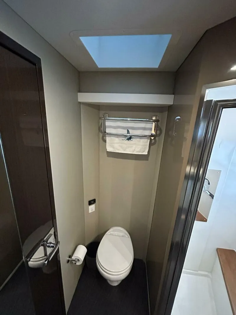 Slide: The Image of Carver 52 Coupe 2018 - 5877527