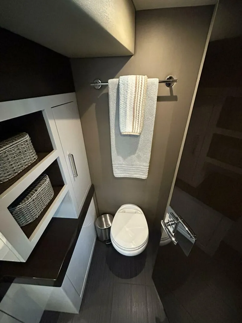 Slide: The Image of Carver 52 Coupe 2018 - 5877507