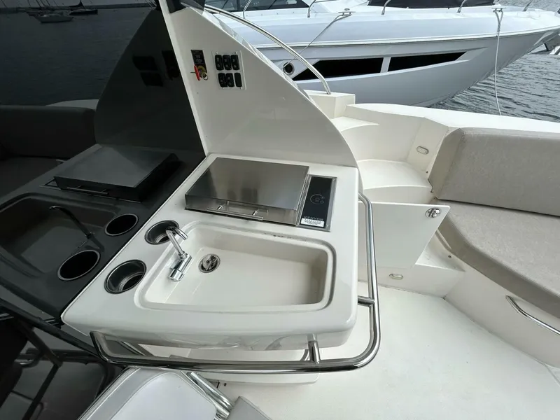 Slide: The Image of Carver Yachts 52 Coupe 2018 - 5877539
