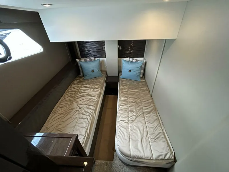 Slide: The Image of Carver Yachts 52 Coupe 2018 - 5877529