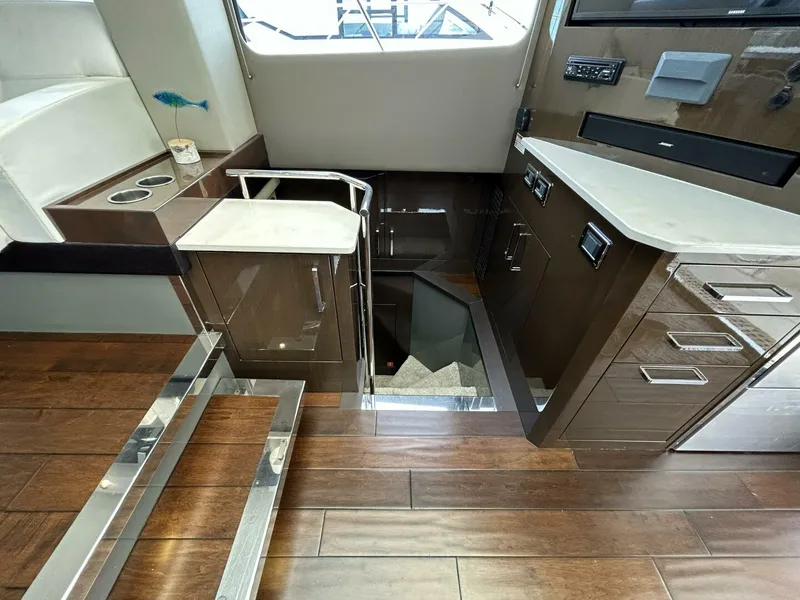 Slide: The Image of Carver Yachts 52 Coupe 2018 - 5877518