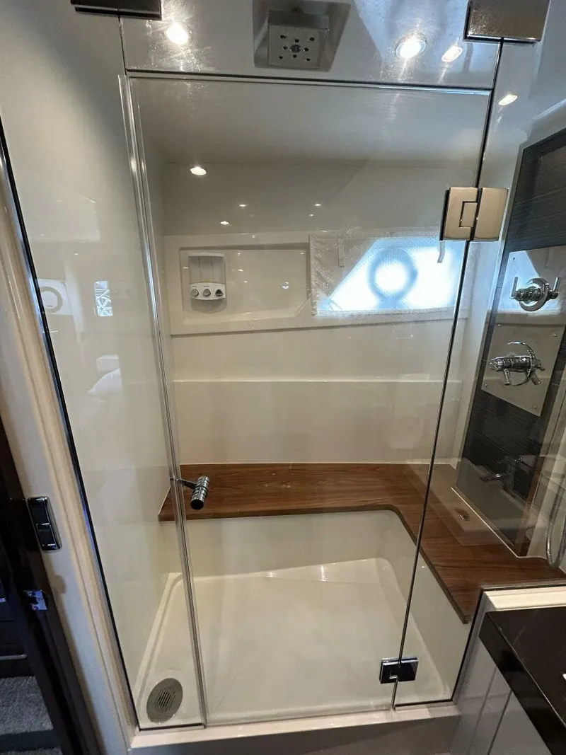 Slide: The Image of Carver Yachts 52 Coupe 2018 - 5877512