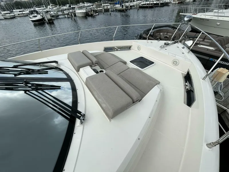 Slide: The Image of Carver Yachts 52 Coupe 2018 - 5877534