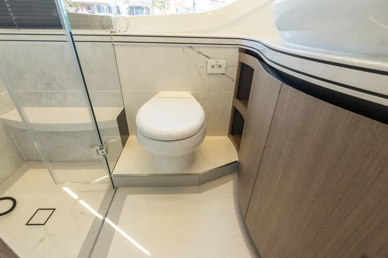 Slide: The Image of Galeon 560 FLY 2024 - 5732309