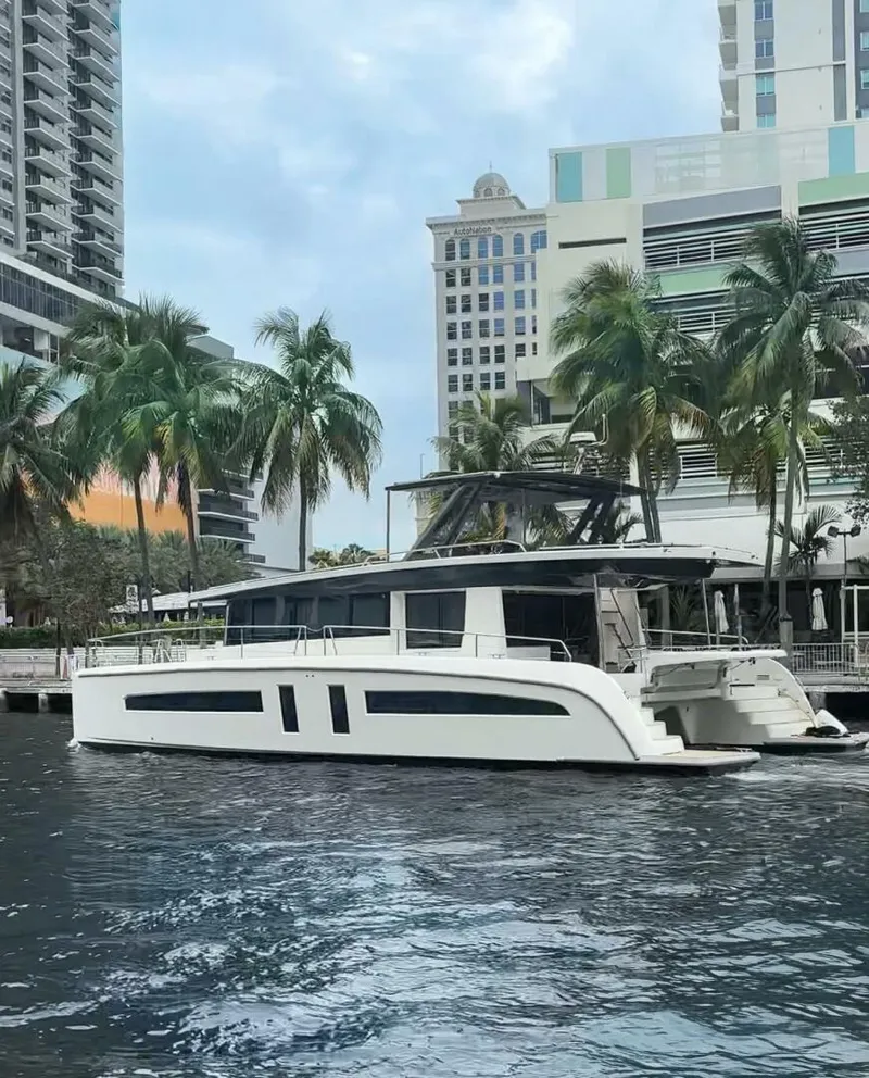 The Image of Alva OE 54 Port Side Profile Ocean Eco 54 port side exterior profile view with solar-equipped coach roof - 5603791