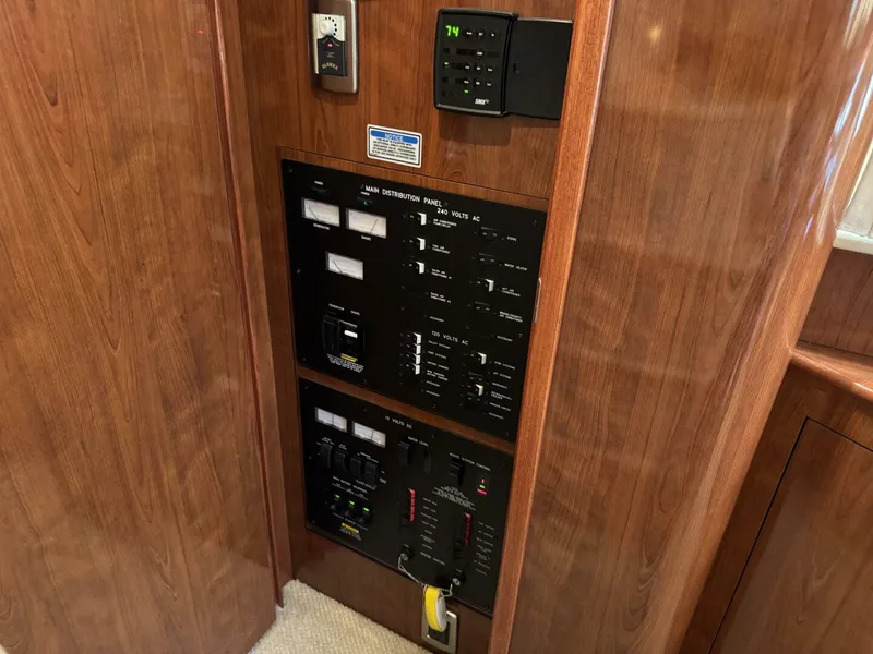 Slide: The Image of Sea Ray 390 Motor Yacht 2004 - 5599169