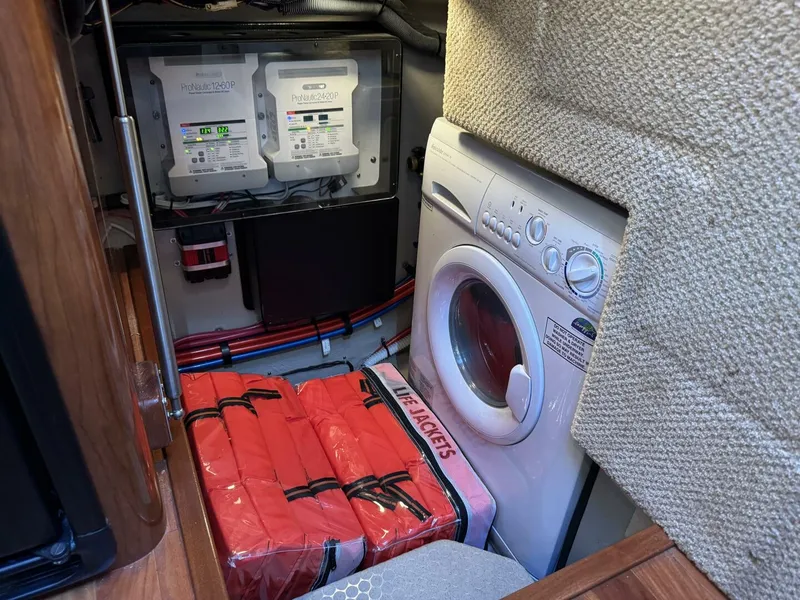 Slide: The Image of Sea Ray 390 Motor Yacht 2004 - 5599222