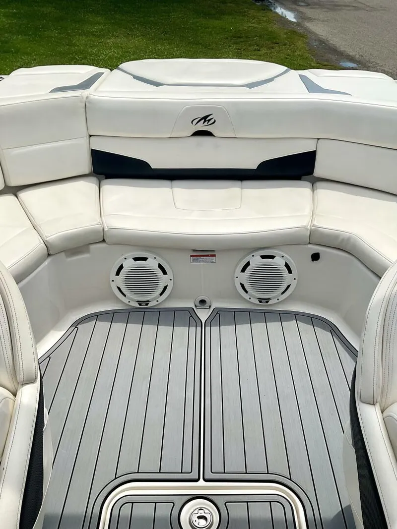 Slide: The Image of Monterey 224 FS 2012 - 5599918