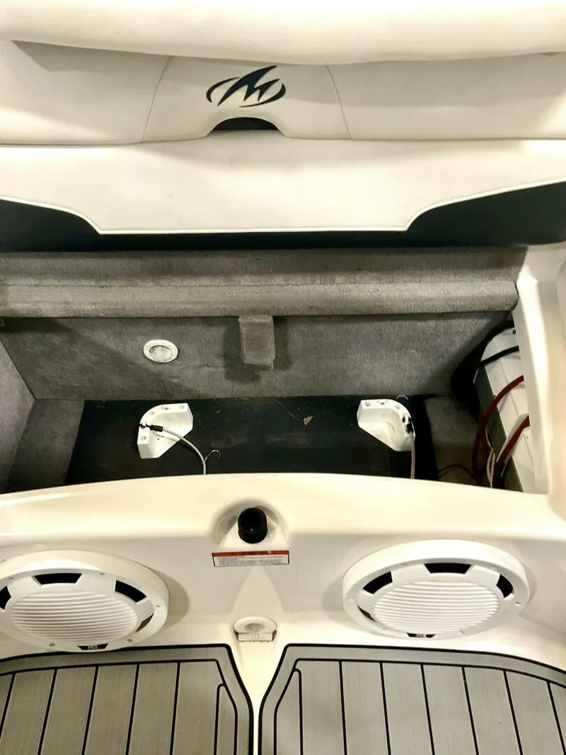 Slide: The Image of Monterey 224 FS 2012 - 5599927