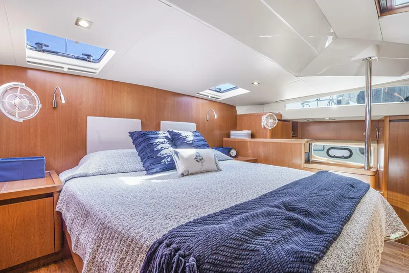 Slide: The Image of Aquila 44 2017 - 5602218