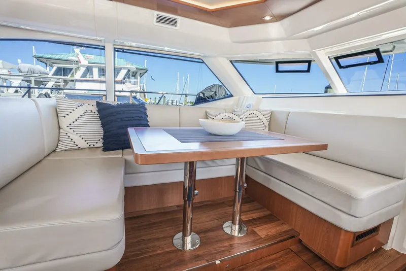 Slide: The Image of Aquila 44 2017 - 5602223