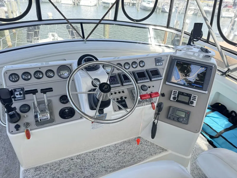 Slide: The Image of Carver 445 Aft Cabin Motor Yacht 1997 - 5600090