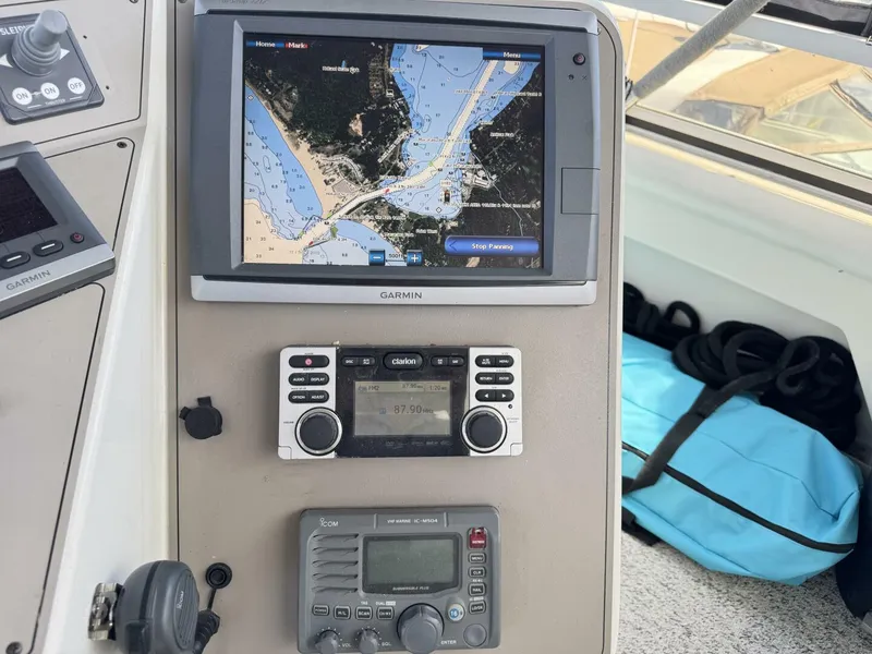 Slide: The Image of Carver 445 Aft Cabin Motor Yacht 1997 - 5600096