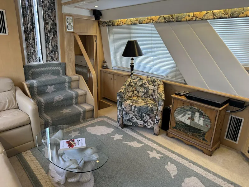 Slide: The Image of Carver 445 Aft Cabin Motor Yacht 1997 - 5600115