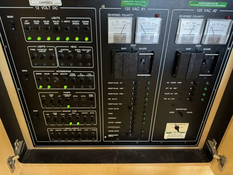 Slide: The Image of Carver 445 Aft Cabin Motor Yacht 1997 - 5600061