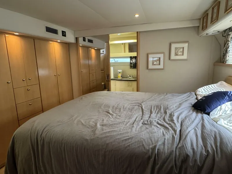 Slide: The Image of Carver 445 Aft Cabin Motor Yacht 1997 - 5600058