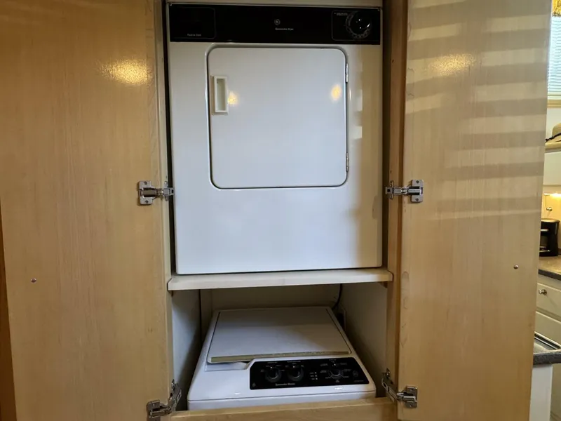 Slide: The Image of Carver 445 Aft Cabin Motor Yacht 1997 - 5600116