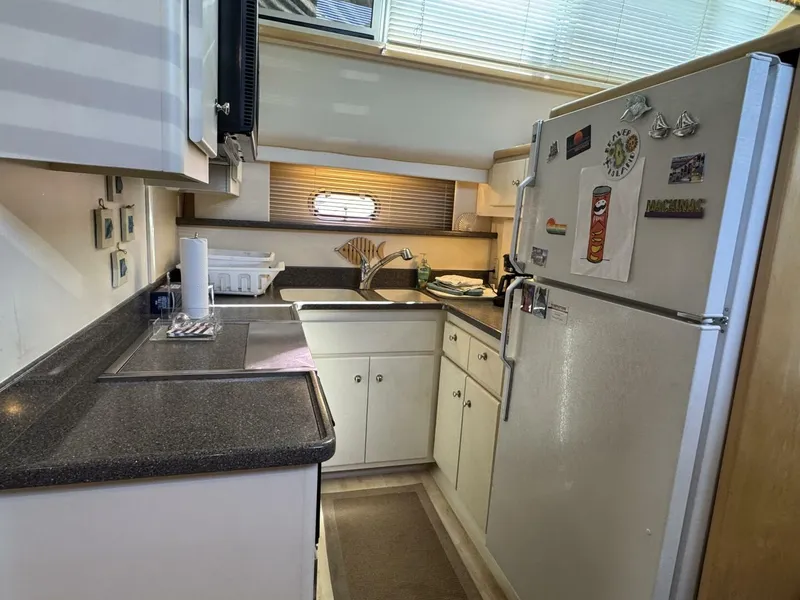 Slide: The Image of Carver 445 Aft Cabin Motor Yacht 1997 - 5600082