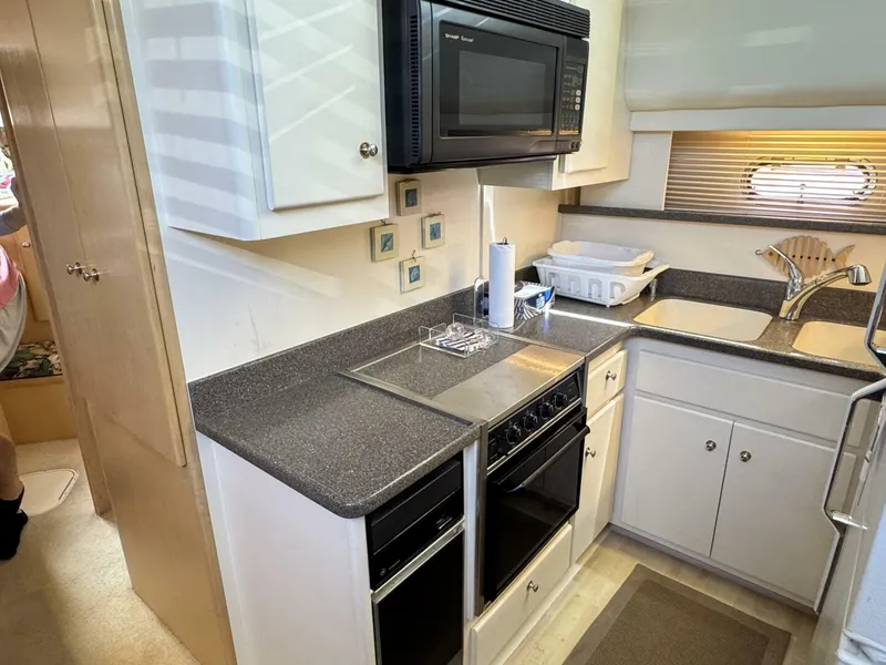 Slide: The Image of Carver 445 Aft Cabin Motor Yacht 1997 - 5600084