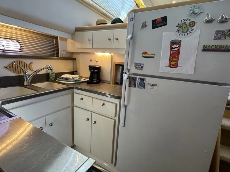 Slide: The Image of Carver 445 Aft Cabin Motor Yacht 1997 - 5600086