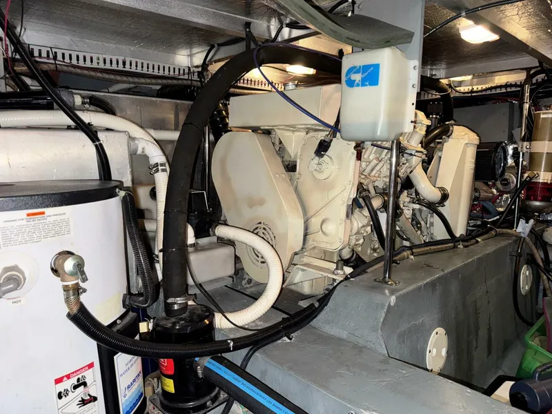 Slide: The Image of Carver 445 Aft Cabin Motor Yacht 1997 - 5600063