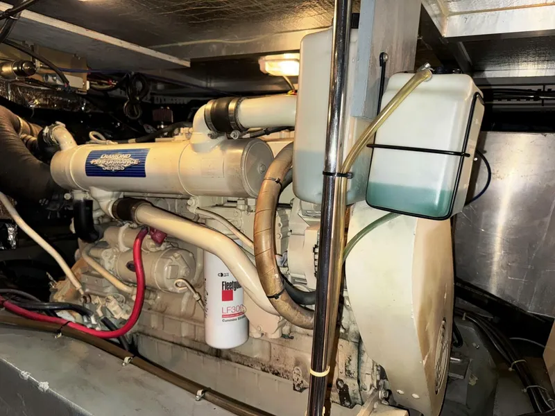 Slide: The Image of Carver 445 Aft Cabin Motor Yacht 1997 - 5600064