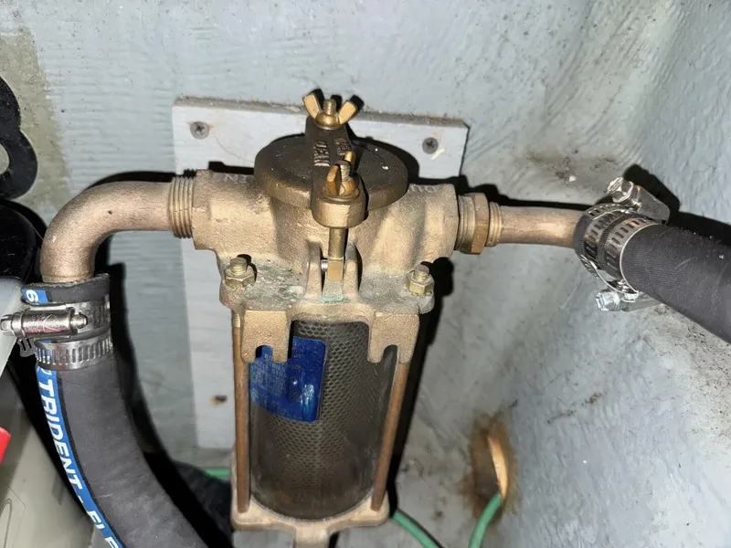 Slide: The Image of Carver 445 Aft Cabin Motor Yacht 1997 - 5600066